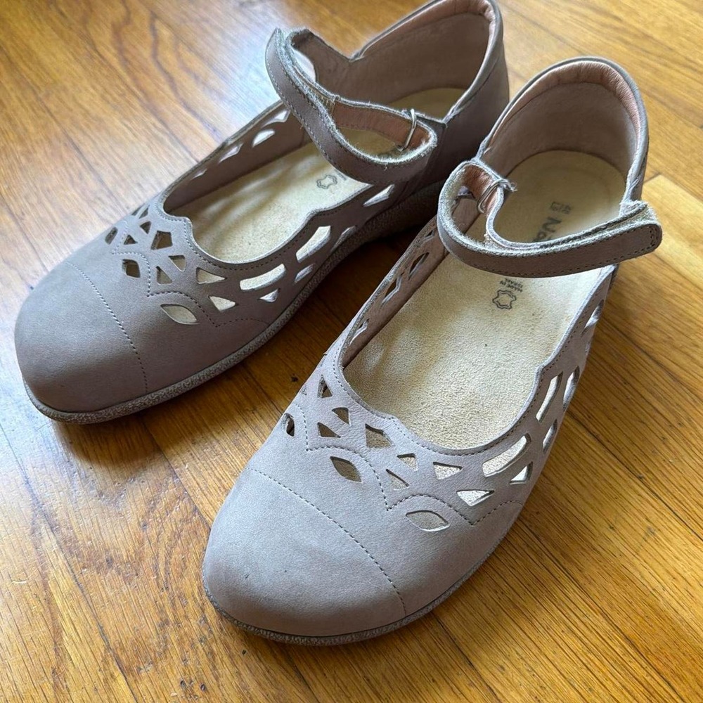 Naot Beige Tan Cutout Mary Jane Flats Athletic Walking Shoe Women 9 40